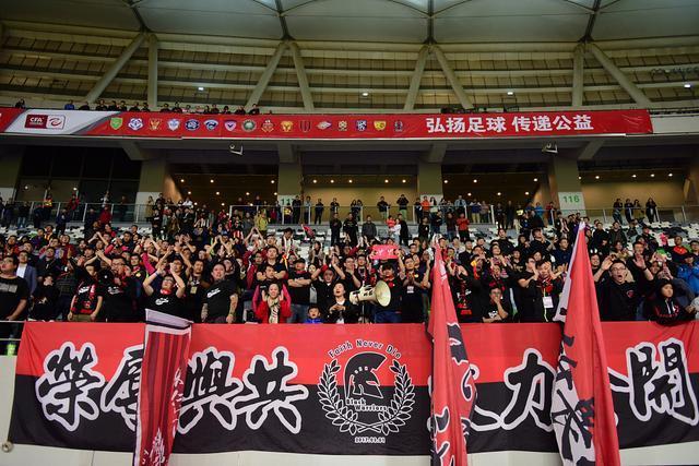 揭秘2025昆山最新工资标准，自然美景下的探索之旅