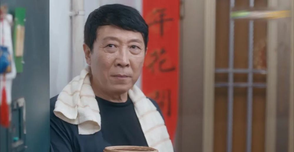 演员赵宝的表演艺术之路，学习表演及完成演员任务的步骤指南