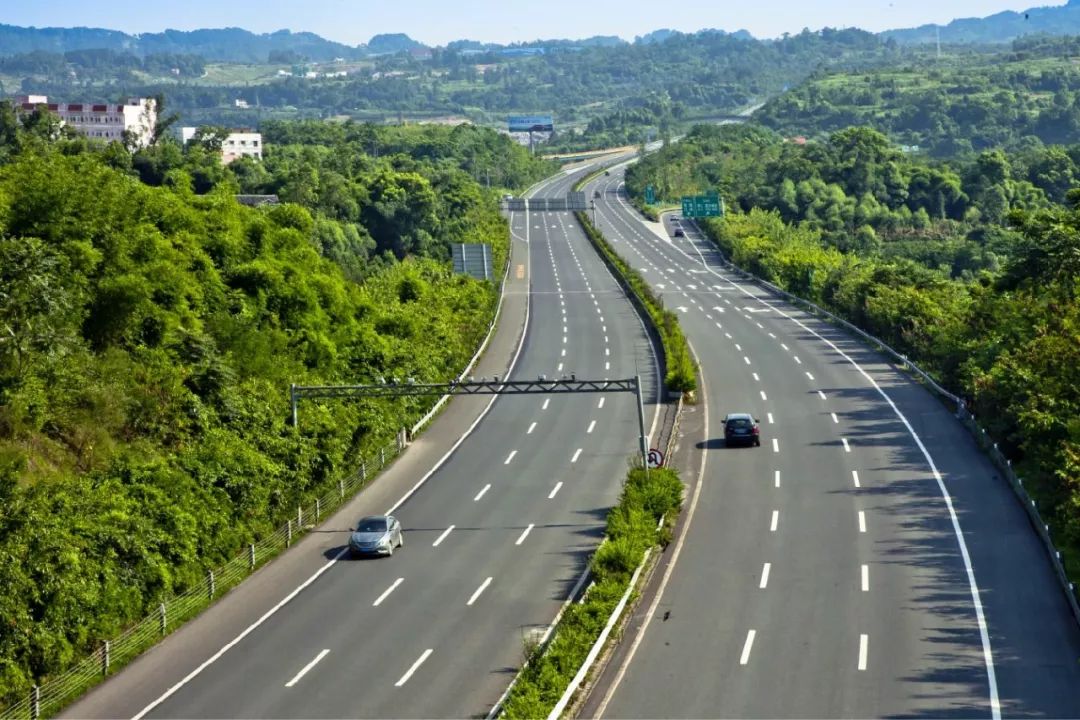 高速公路通行情况,高速公路通行情况大解析🛣️畅通无阻or拥堵难耐？