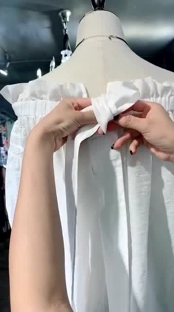 最新款蝴蝶结，小巷中的时尚隐秘宝藏探索之旅